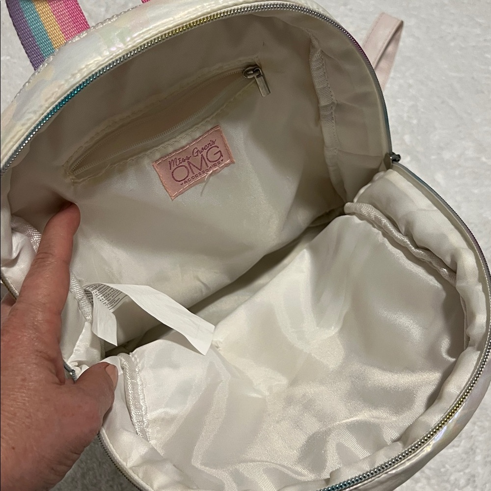 OMG Miss Gwen's ACCESSORIES irridescent white OMBRE HEART LOVE BACKPACK 9"×7 - Picture 8 of 9